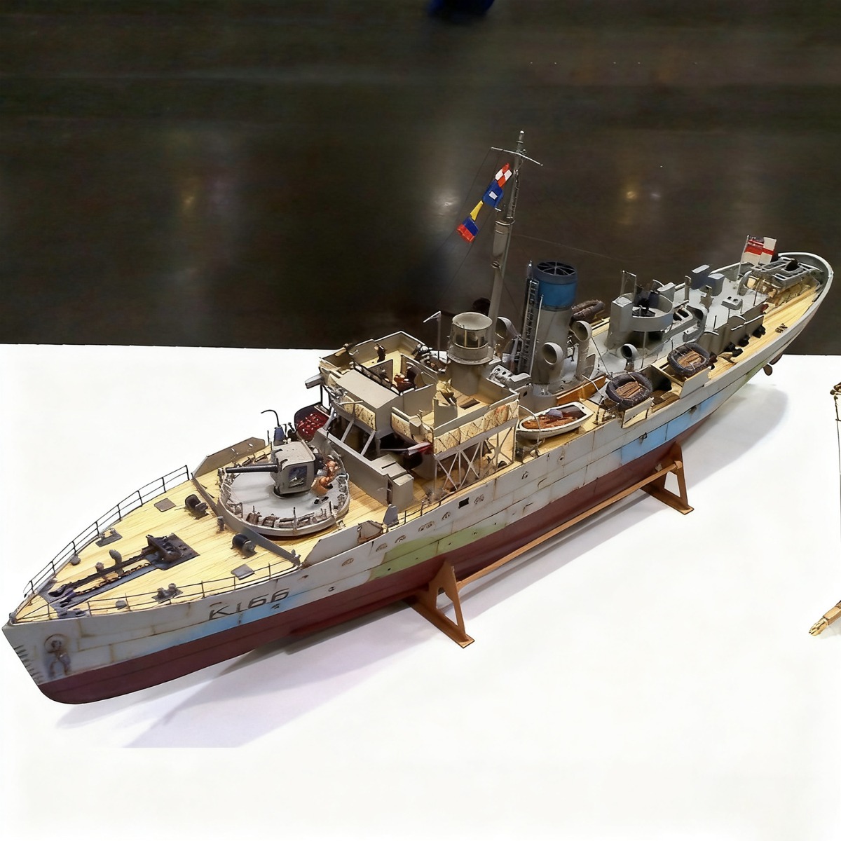 Model Kit Revell - 1/72 レベル フラワー級フリゲート組み立てモデル 88.2cm ライト付き 船舶
