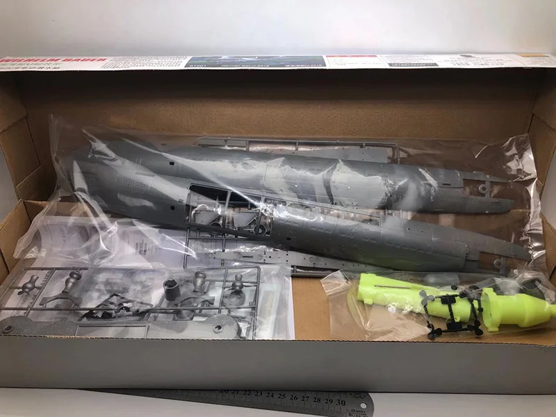 ドイツの潜水艦、自動アップおよびダウン、プラスチックアセンブ - Model Kit Entry Grade のレビューと価格