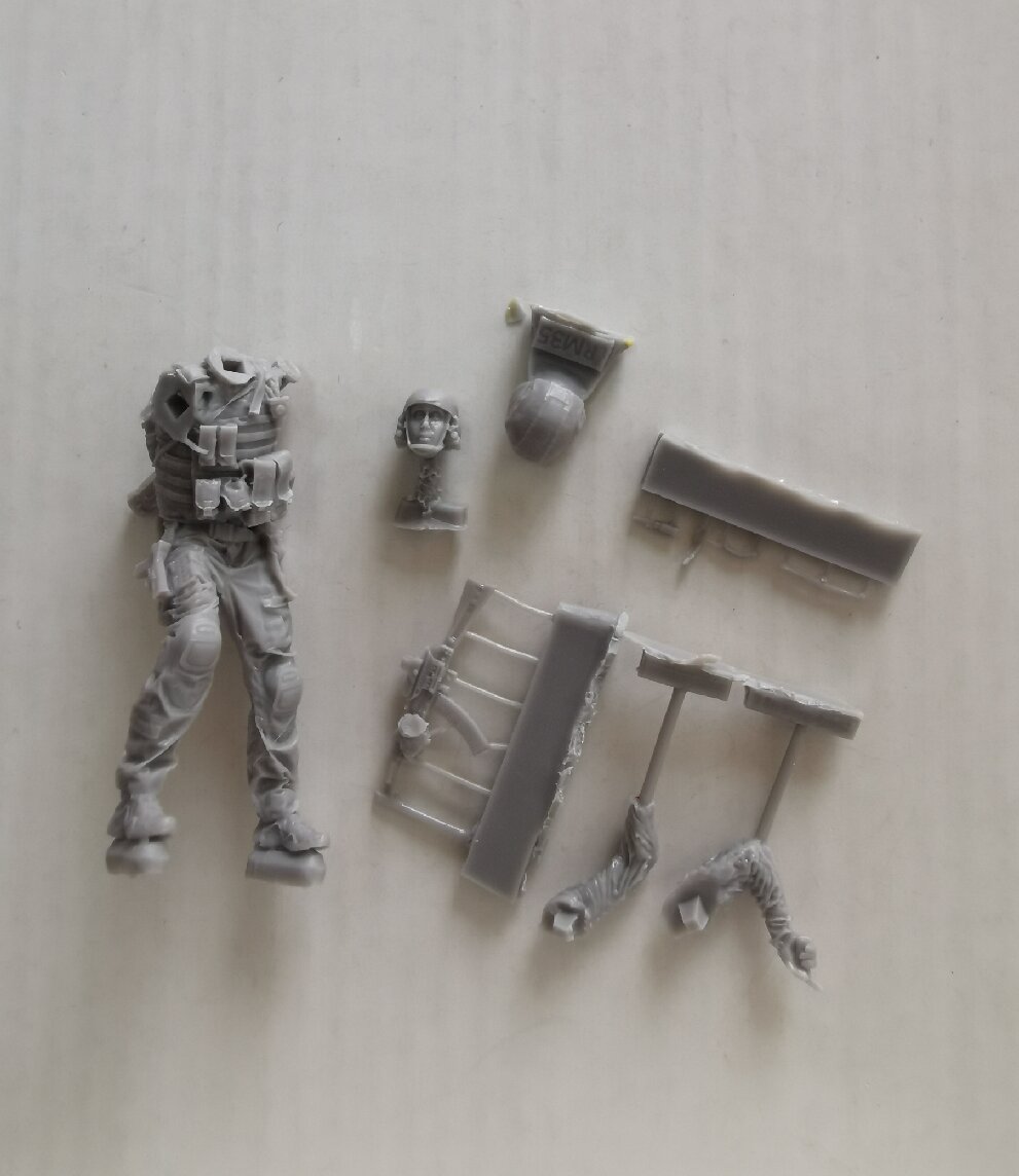 1:35 モデルキット レジンキット 35730 現代兵士の - Model Kit Entry Grade のレビューと価格